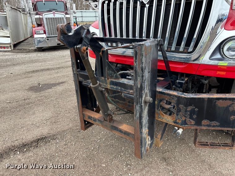 image for item YA2960 2013 International WorkStar 7400 spreader truck