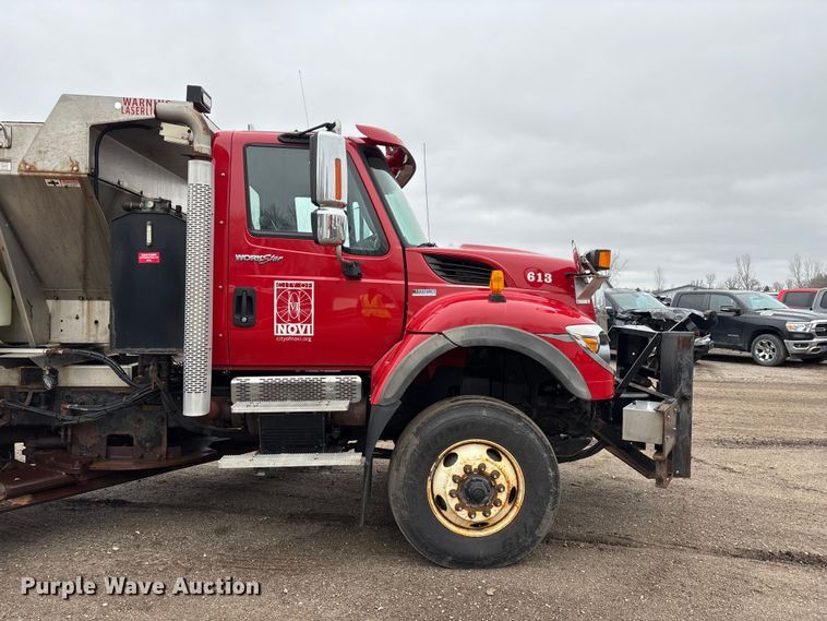 image for item YA2960 2013 International WorkStar 7400 spreader truck