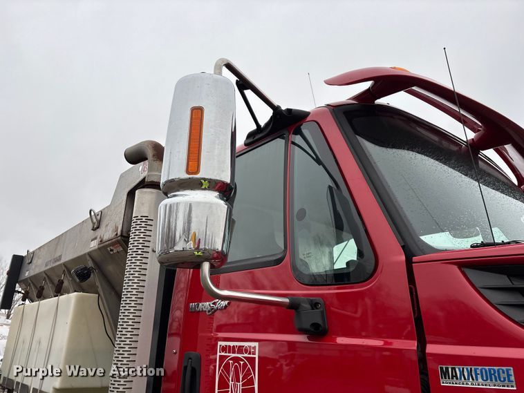 image for item YA2960 2013 International WorkStar 7400 spreader truck