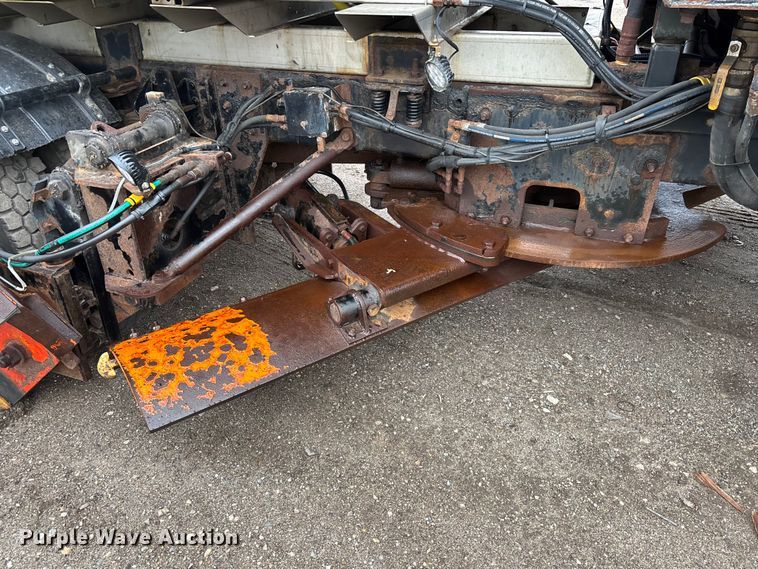 image for item YA2960 2013 International WorkStar 7400 spreader truck