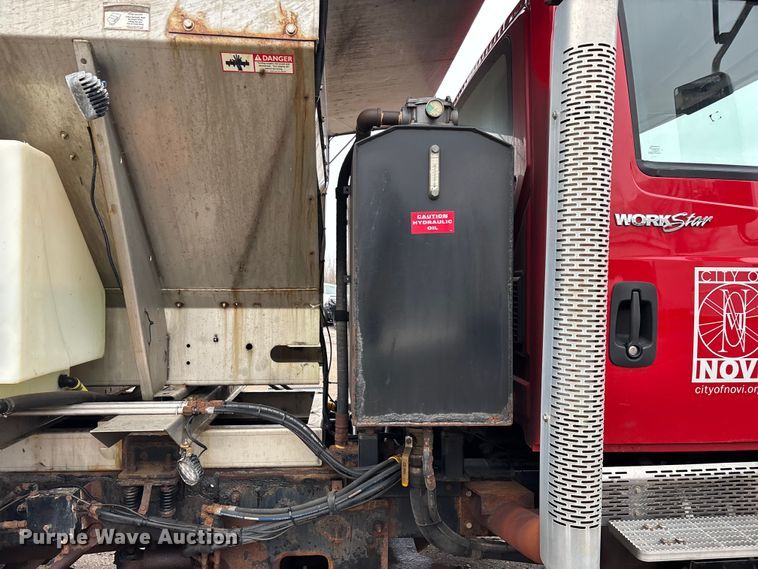 image for item YA2960 2013 International WorkStar 7400 spreader truck