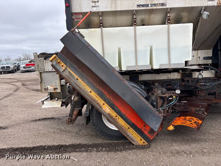 image for item YA2960 2013 International WorkStar 7400 spreader truck