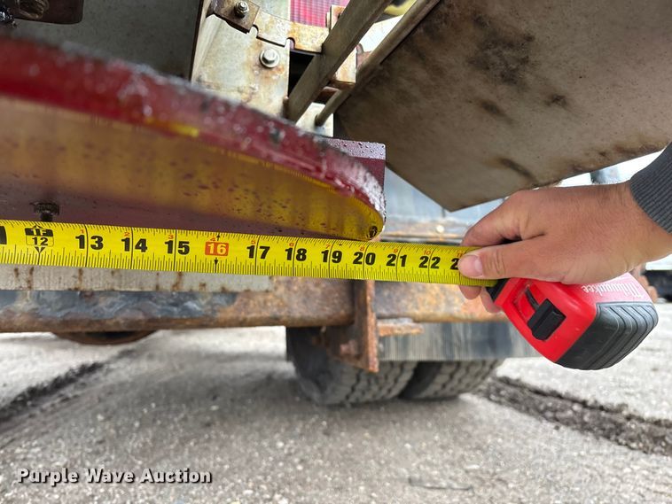 image for item YA2960 2013 International WorkStar 7400 spreader truck