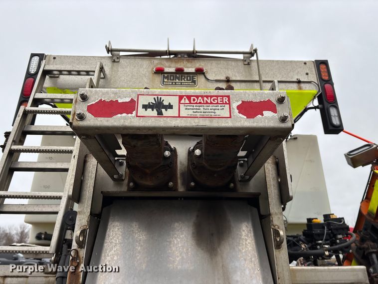 image for item YA2960 2013 International WorkStar 7400 spreader truck