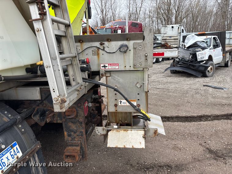 image for item YA2960 2013 International WorkStar 7400 spreader truck