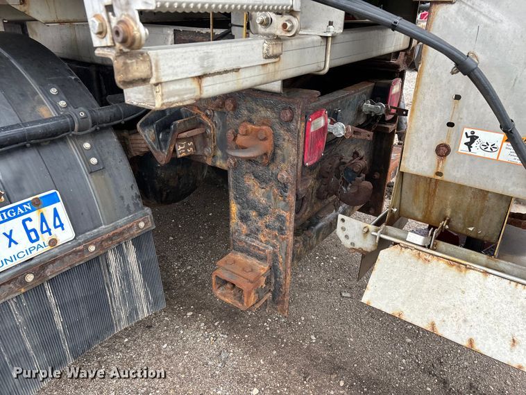 image for item YA2960 2013 International WorkStar 7400 spreader truck