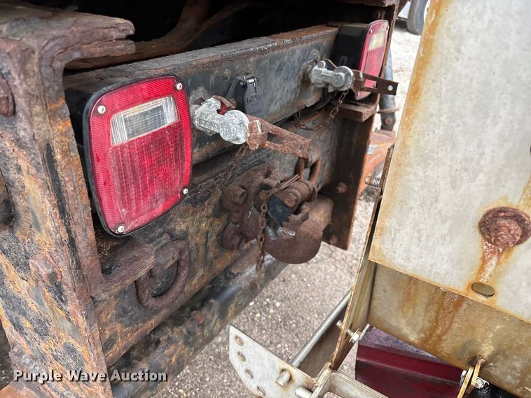 image for item YA2960 2013 International WorkStar 7400 spreader truck