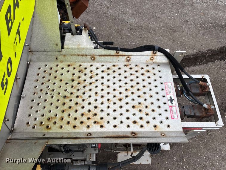 image for item YA2960 2013 International WorkStar 7400 spreader truck