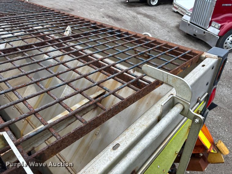 image for item YA2960 2013 International WorkStar 7400 spreader truck