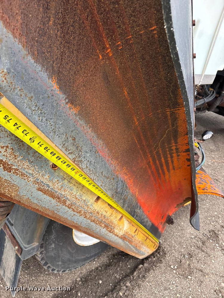 image for item YA2960 2013 International WorkStar 7400 spreader truck