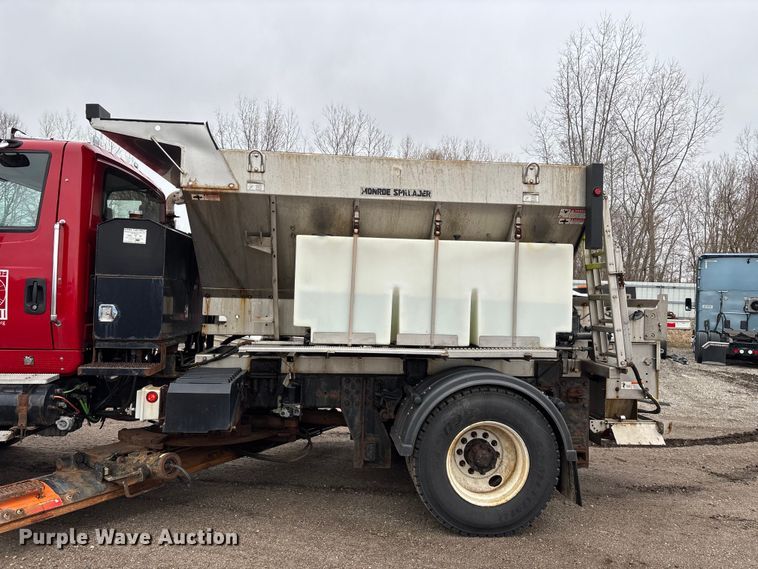 image for item YA2960 2013 International WorkStar 7400 spreader truck