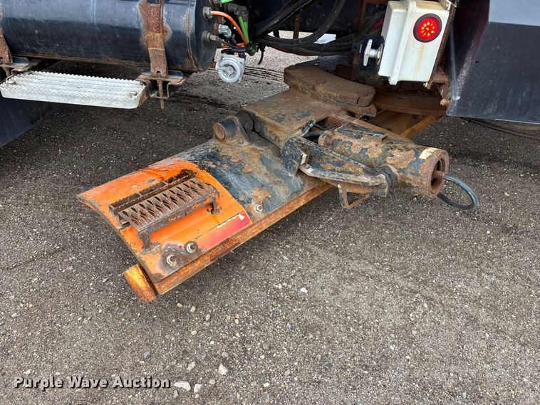 image for item YA2960 2013 International WorkStar 7400 spreader truck