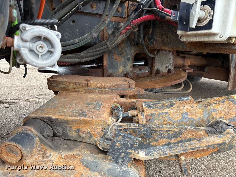 image for item YA2960 2013 International WorkStar 7400 spreader truck