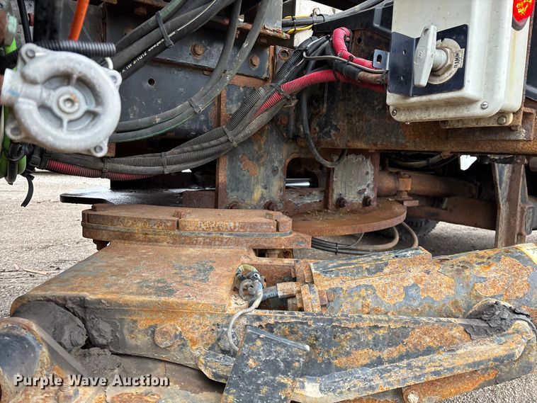 image for item YA2960 2013 International WorkStar 7400 spreader truck