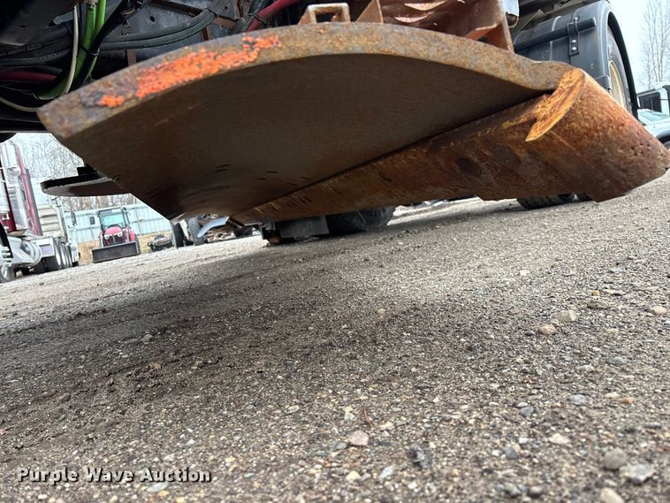 image for item YA2960 2013 International WorkStar 7400 spreader truck