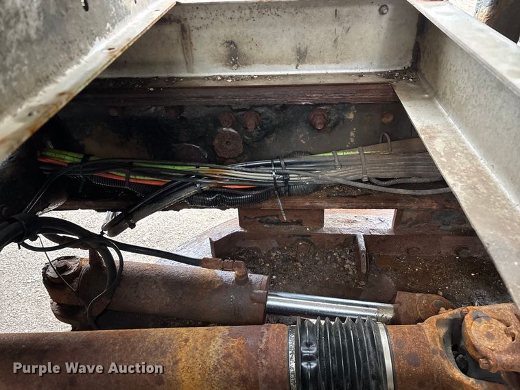 image for item YA2960 2013 International WorkStar 7400 spreader truck