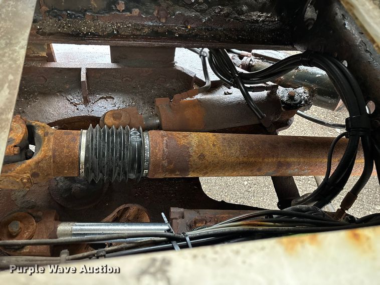 image for item YA2960 2013 International WorkStar 7400 spreader truck