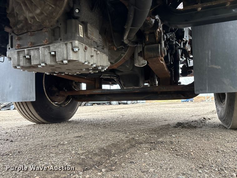 image for item YA2960 2013 International WorkStar 7400 spreader truck