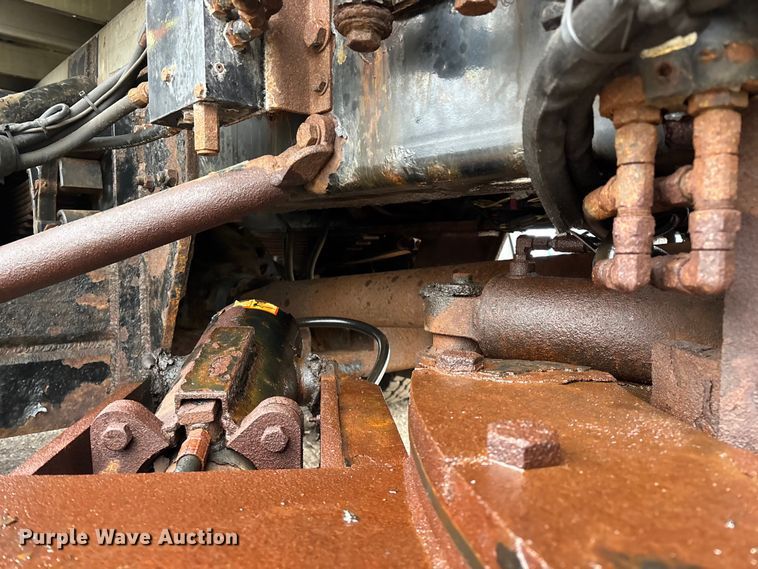 image for item YA2960 2013 International WorkStar 7400 spreader truck