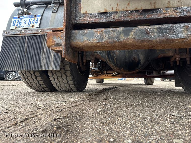 image for item YA2960 2013 International WorkStar 7400 spreader truck