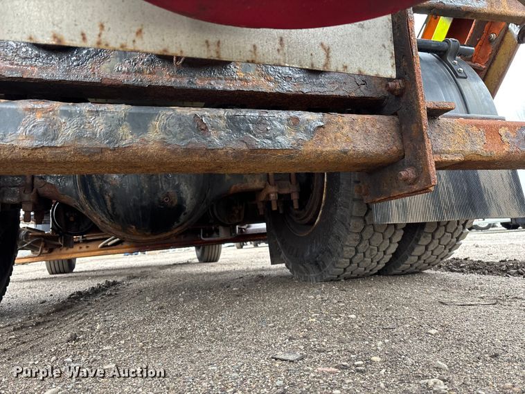 image for item YA2960 2013 International WorkStar 7400 spreader truck