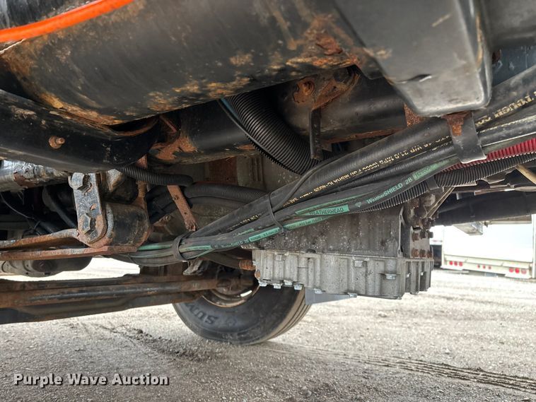 image for item YA2960 2013 International WorkStar 7400 spreader truck