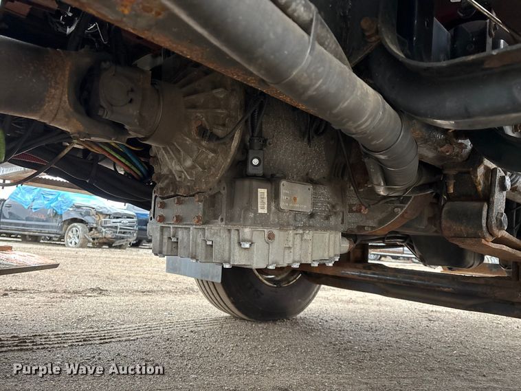 image for item YA2960 2013 International WorkStar 7400 spreader truck