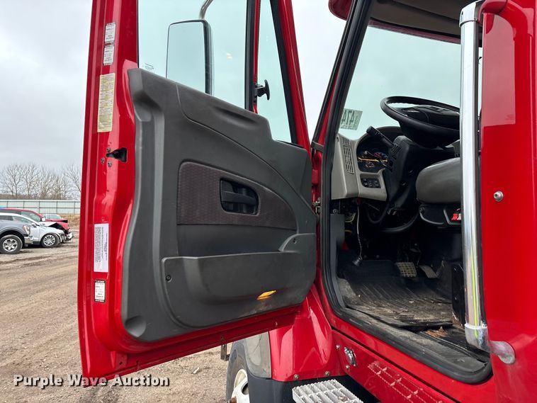 image for item YA2960 2013 International WorkStar 7400 spreader truck