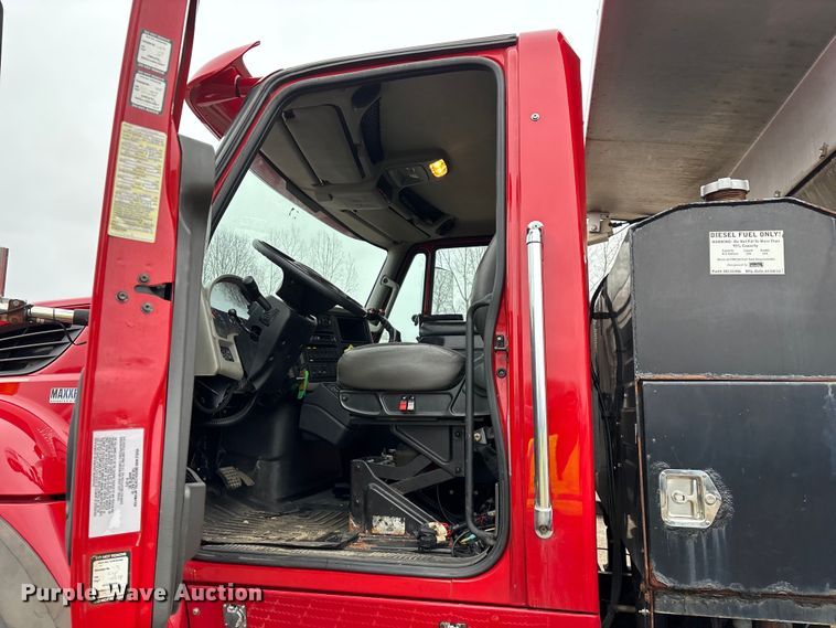 image for item YA2960 2013 International WorkStar 7400 spreader truck