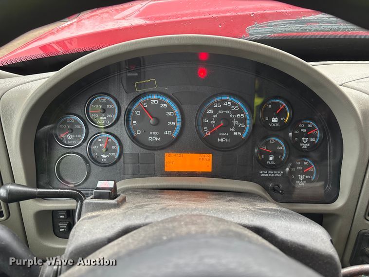 image for item YA2960 2013 International WorkStar 7400 spreader truck