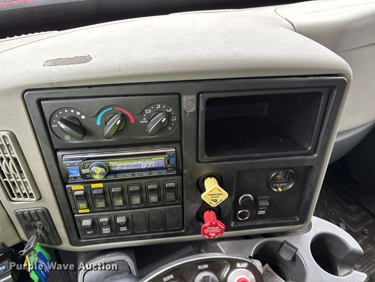 image for item YA2960 2013 International WorkStar 7400 spreader truck