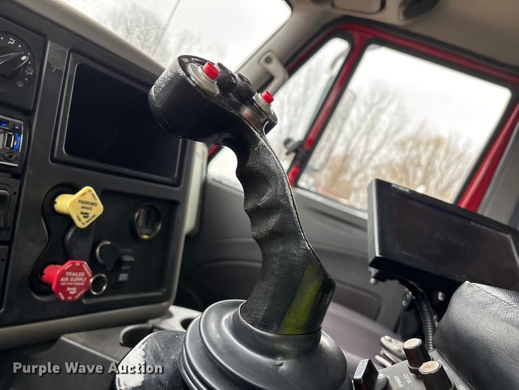 image for item YA2960 2013 International WorkStar 7400 spreader truck