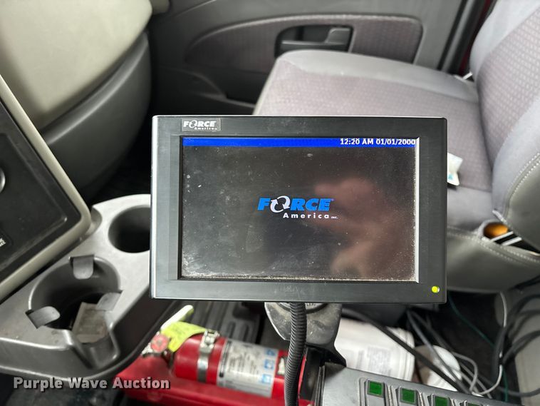 image for item YA2960 2013 International WorkStar 7400 spreader truck