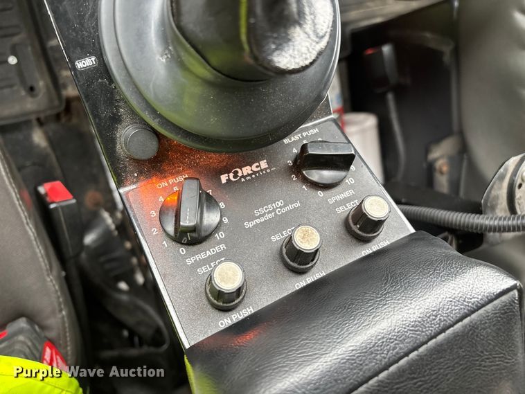 image for item YA2960 2013 International WorkStar 7400 spreader truck