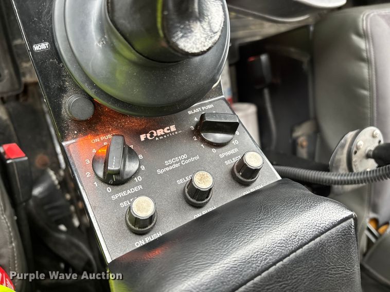 image for item YA2960 2013 International WorkStar 7400 spreader truck