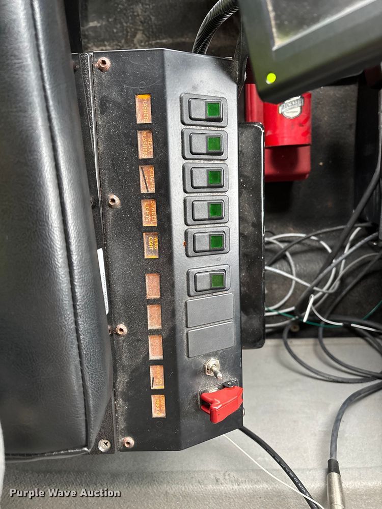 image for item YA2960 2013 International WorkStar 7400 spreader truck