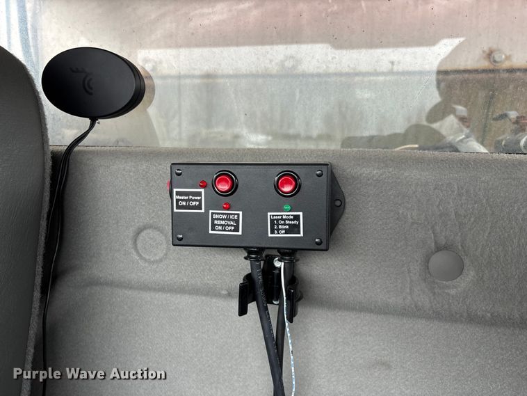 image for item YA2960 2013 International WorkStar 7400 spreader truck