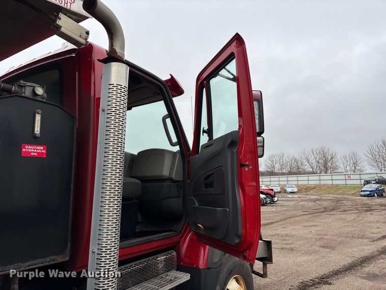 image for item YA2960 2013 International WorkStar 7400 spreader truck