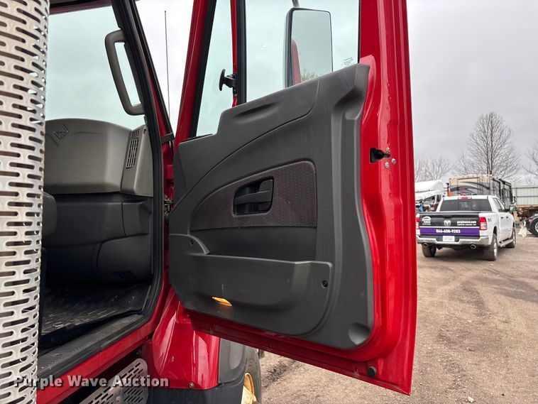 image for item YA2960 2013 International WorkStar 7400 spreader truck