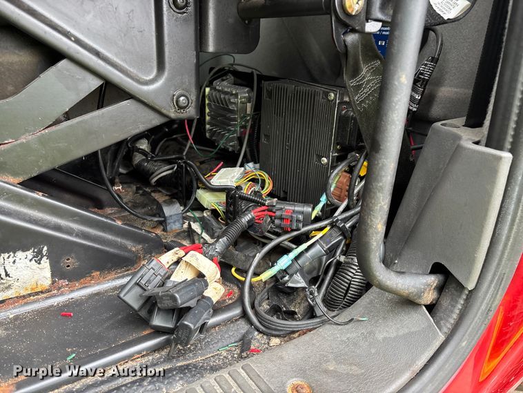 image for item YA2960 2013 International WorkStar 7400 spreader truck