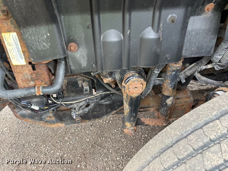 image for item YA2960 2013 International WorkStar 7400 spreader truck