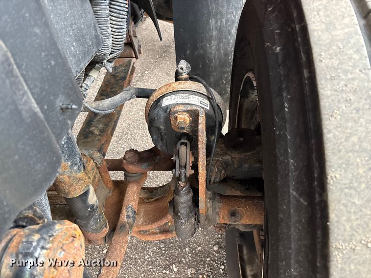 image for item YA2960 2013 International WorkStar 7400 spreader truck