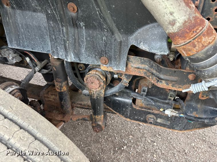 image for item YA2960 2013 International WorkStar 7400 spreader truck