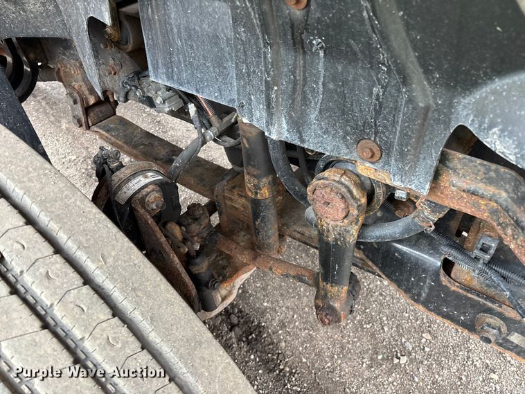 image for item YA2960 2013 International WorkStar 7400 spreader truck