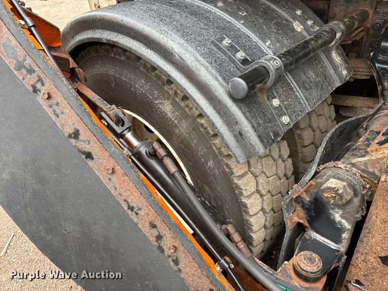 image for item YA2960 2013 International WorkStar 7400 spreader truck