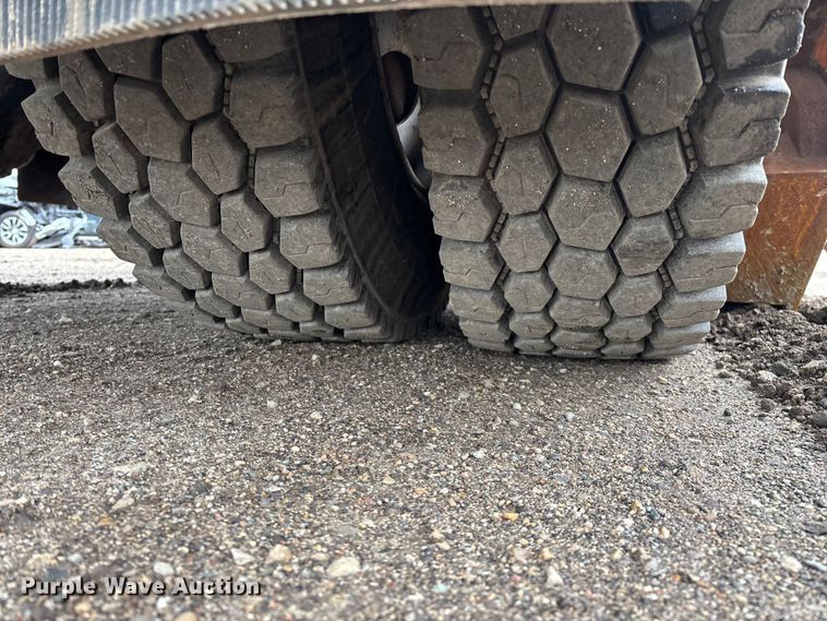 image for item YA2960 2013 International WorkStar 7400 spreader truck