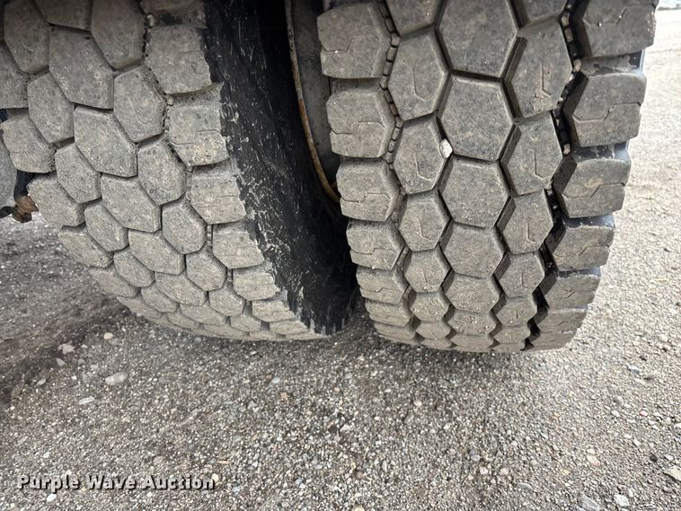 image for item YA2960 2013 International WorkStar 7400 spreader truck