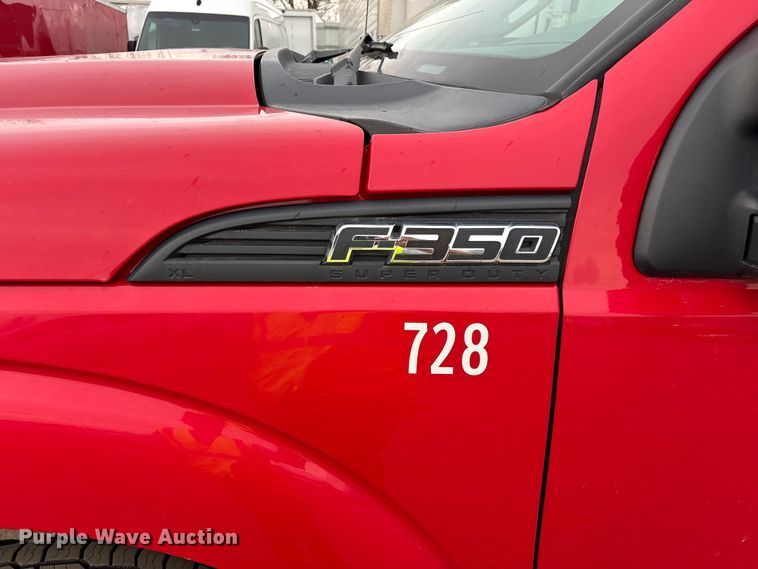 image for item YA2961 2013 Ford F350 Super Duty pickup truck