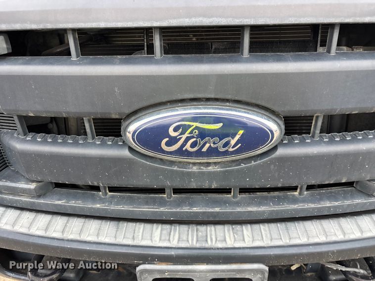 image for item YA2961 2013 Ford F350 Super Duty pickup truck