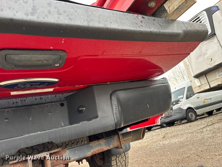 image for item YA2961 2013 Ford F350 Super Duty pickup truck